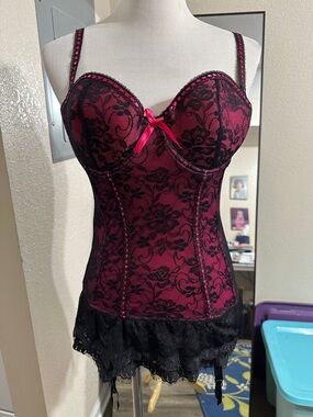 Size XL  Women's Lace Bustier Corset in Fuchsia and Black Fits like a large